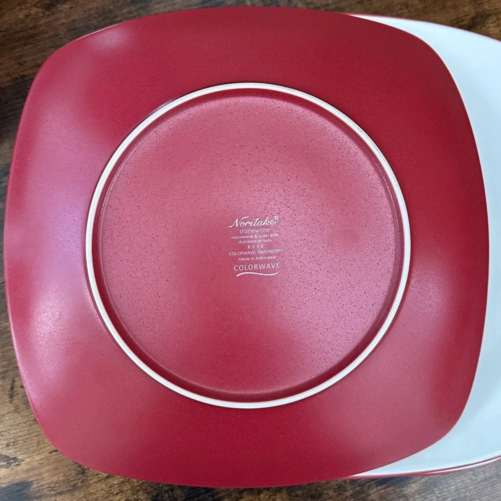 Noritake Colorwave‎ Raspberry Square Dinner Plates Set of 4 White Red Stoneware
